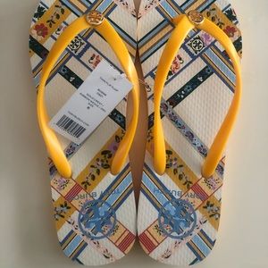 NWT Tory Burch Gold Crest Flip Flops Sandals - Size 8